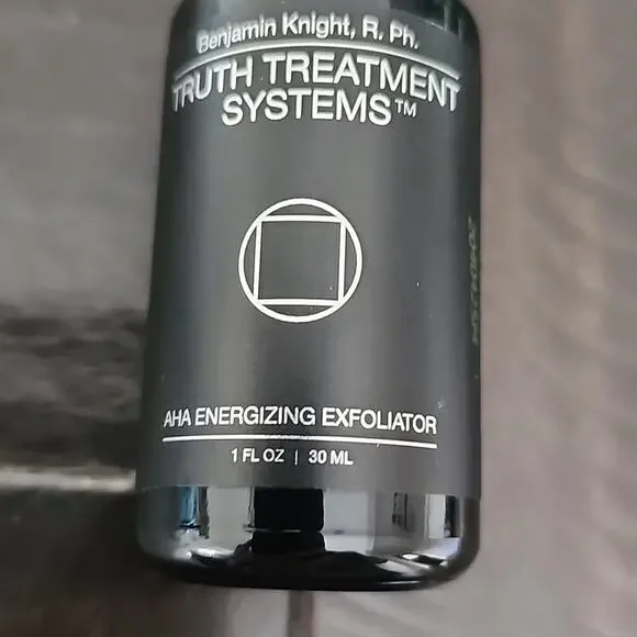 TRUTH TREATMENT SYSTEMS AHA Energizing Mineral Exfoliator 1 oz